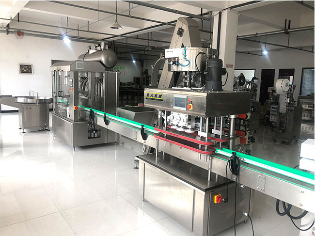 全自動(dòng)粘稠膏體灌裝機設備展示