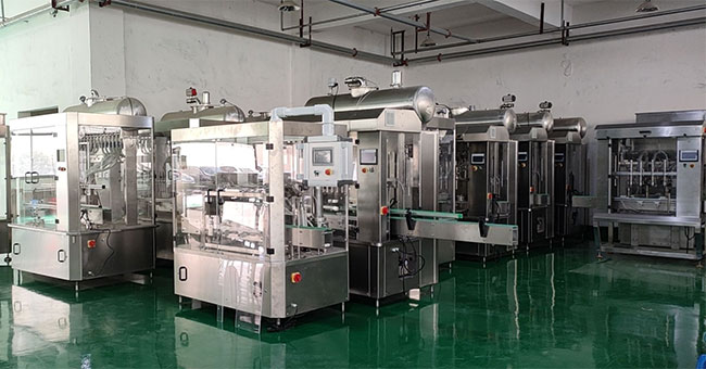 小型灌裝機設備車(chē)間展示