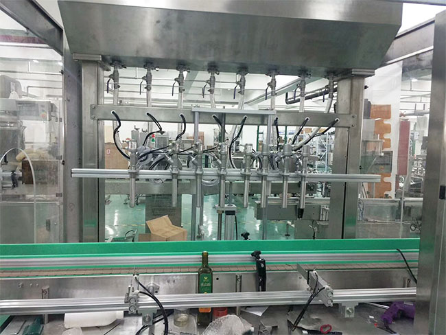 全自動(dòng)液體灌裝機設備展示