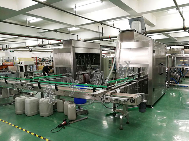 稱(chēng)重式液體肥料灌裝機設備展示
