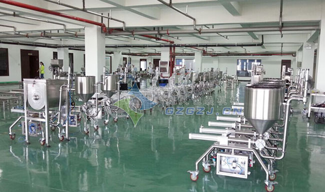 廠(chǎng)區半自動(dòng)海鮮醬灌裝機/單頭海鮮醬灌裝機展示